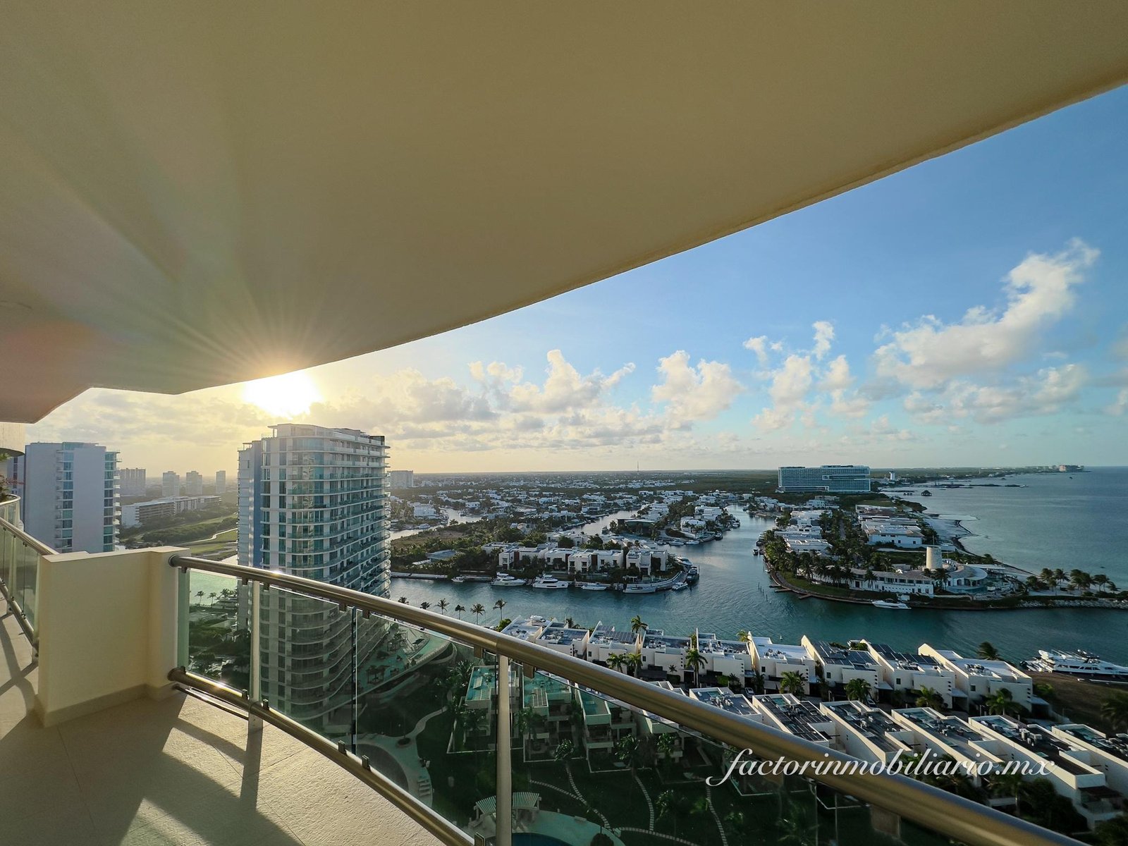 Departamento Novo Cancún en Puerto Cancún de 2 Recámaras en Renta Sin Muebles