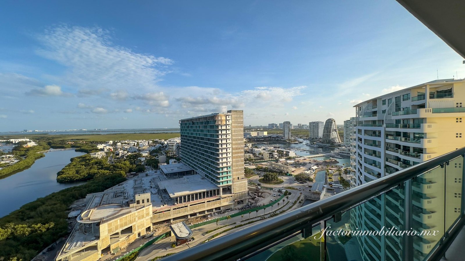 Departamento Novo Cancún en Puerto Cancún de 2 Recámaras en Venta Sin Muebles