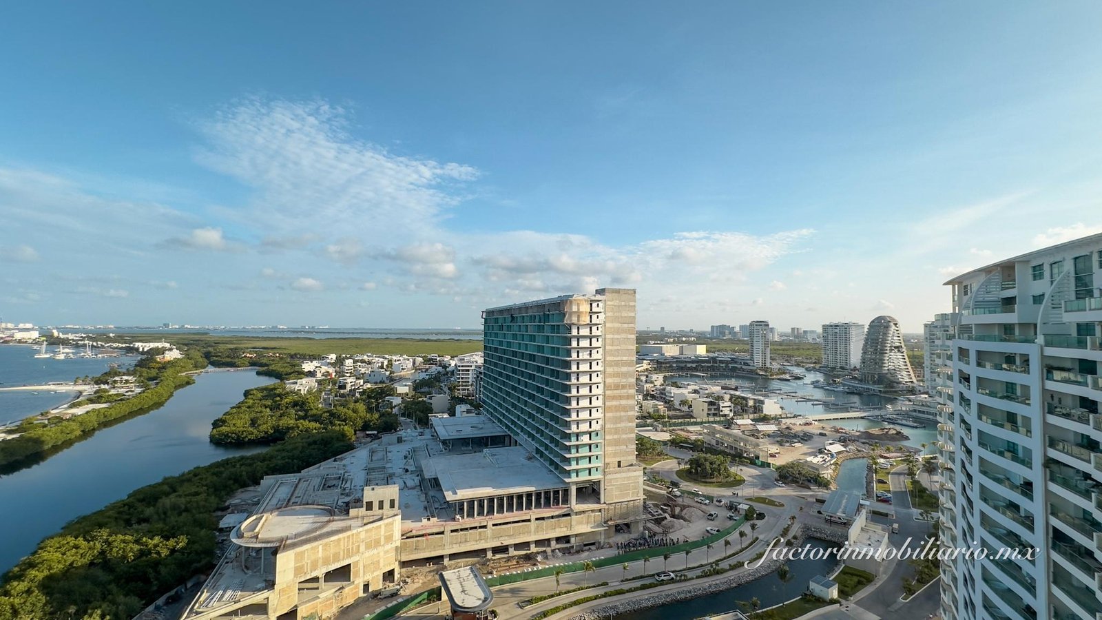 Departamento Novo Cancún en Puerto Cancún de 2 Recámaras en Venta Sin Muebles