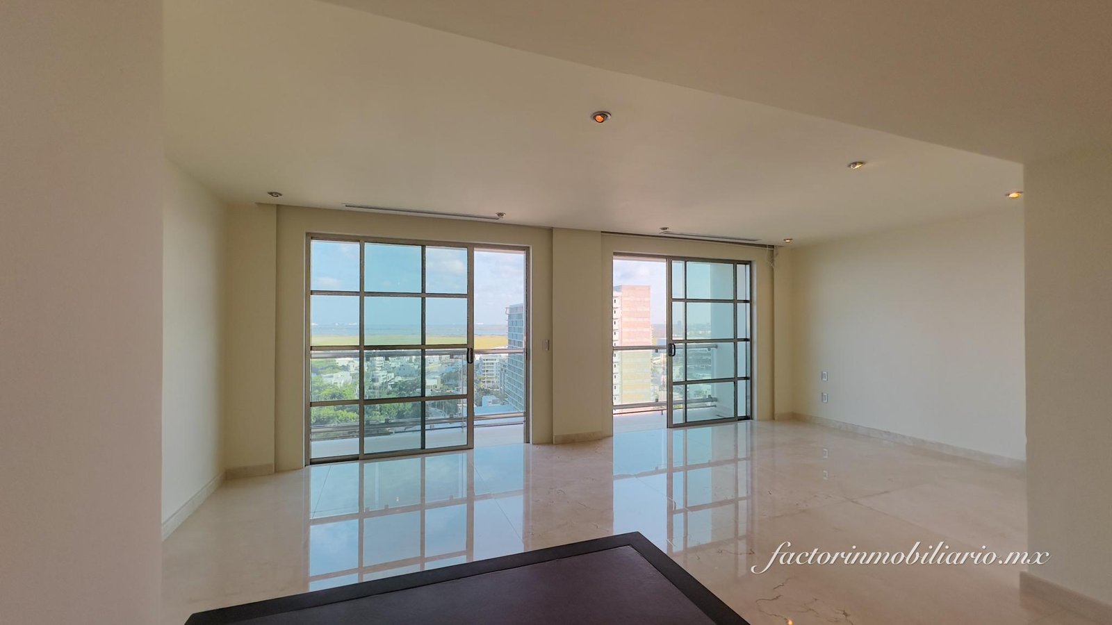 Departamento Novo Cancún en Puerto Cancún de 2 Recámaras en Renta Sin Muebles