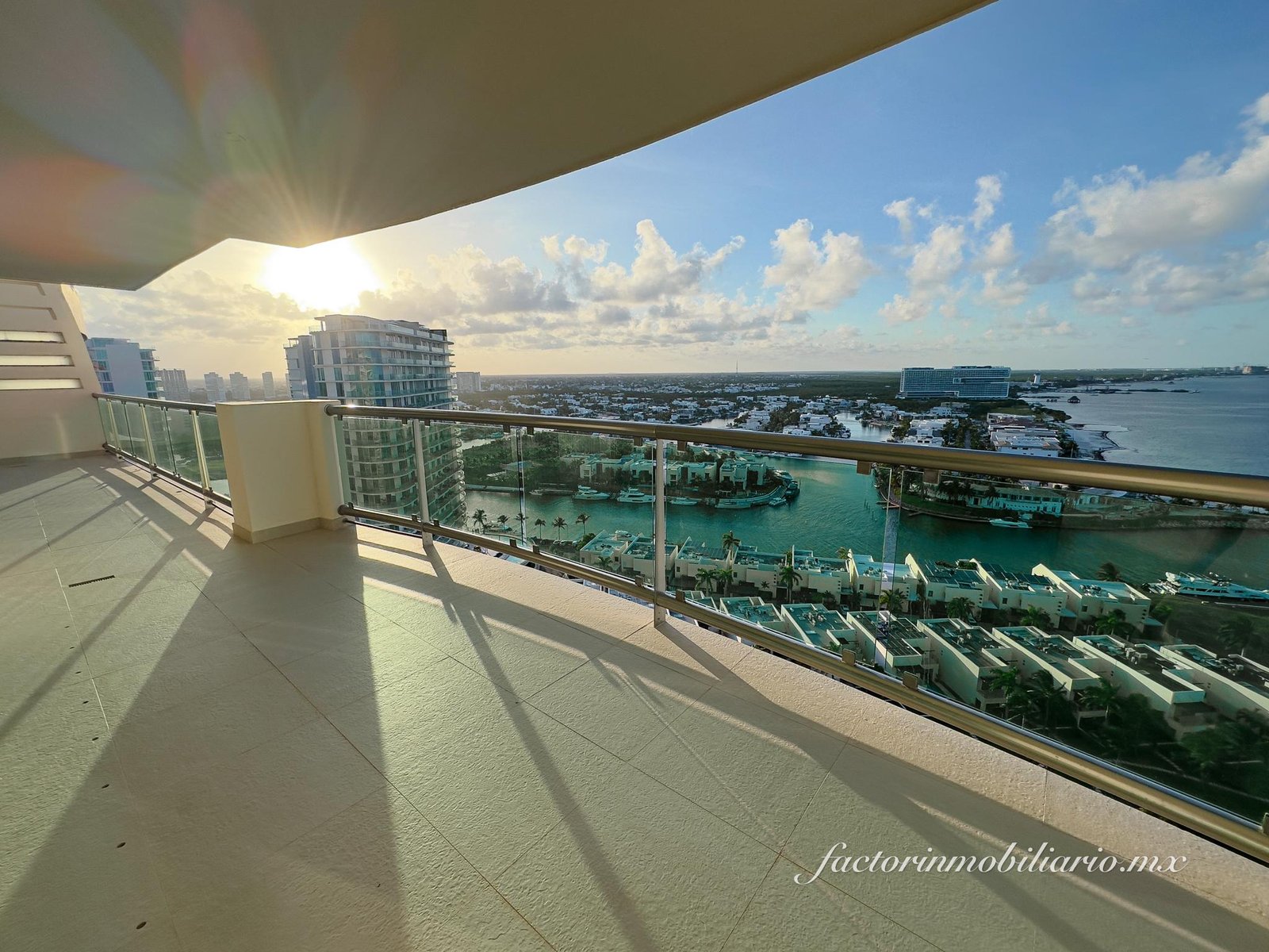 Departamento Novo Cancún en Puerto Cancún de 2 Recámaras en Renta Sin Muebles