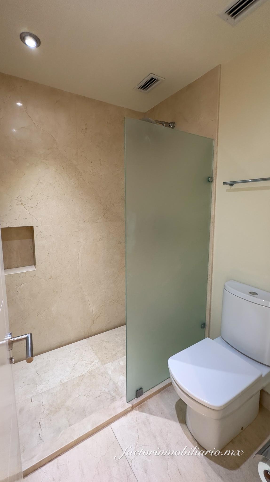 Departamento Novo Cancún en Puerto Cancún de 2 Recámaras en Renta Sin Muebles