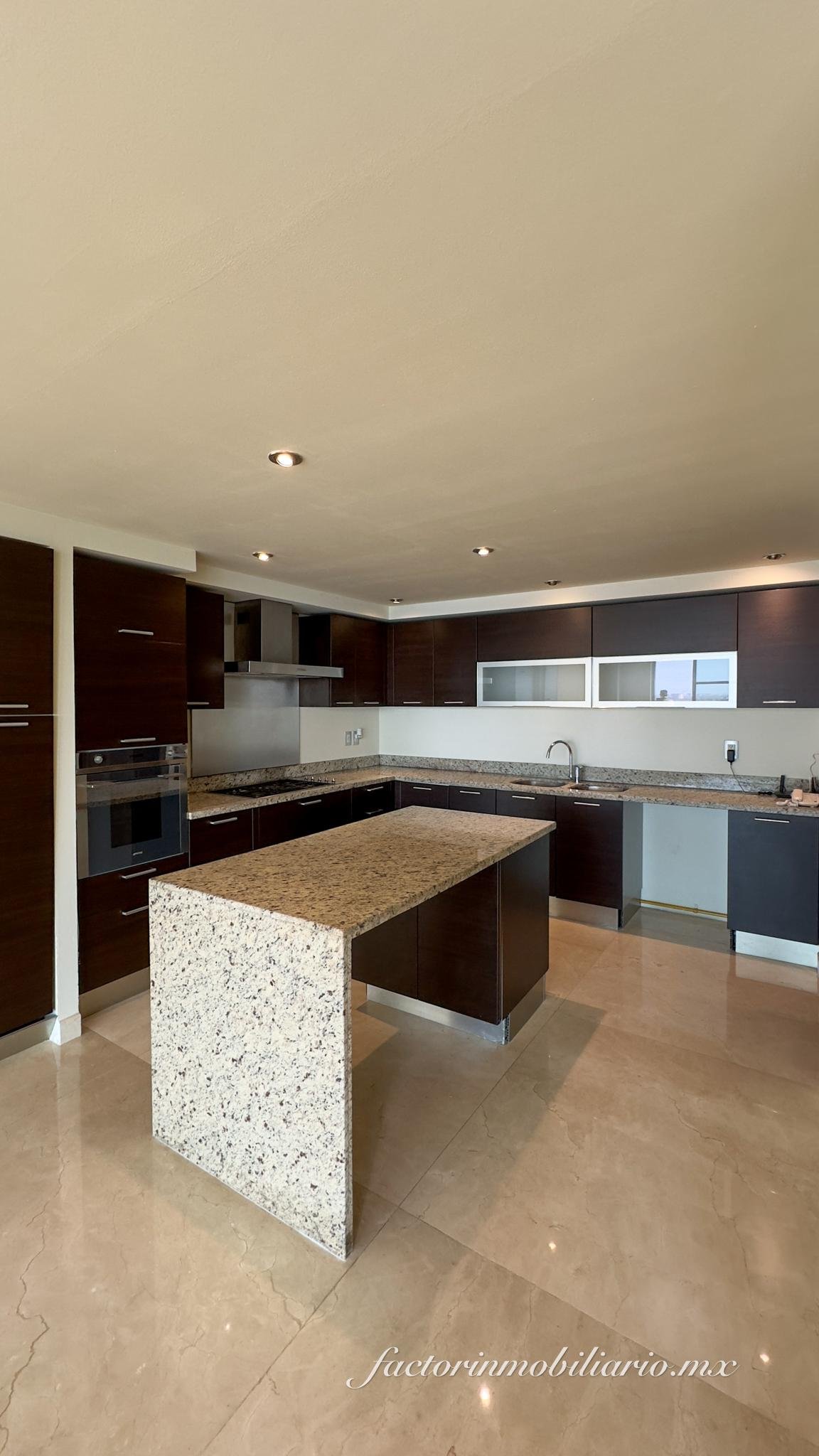 Departamento Novo Cancún en Puerto Cancún de 2 Recámaras en Venta Sin Muebles