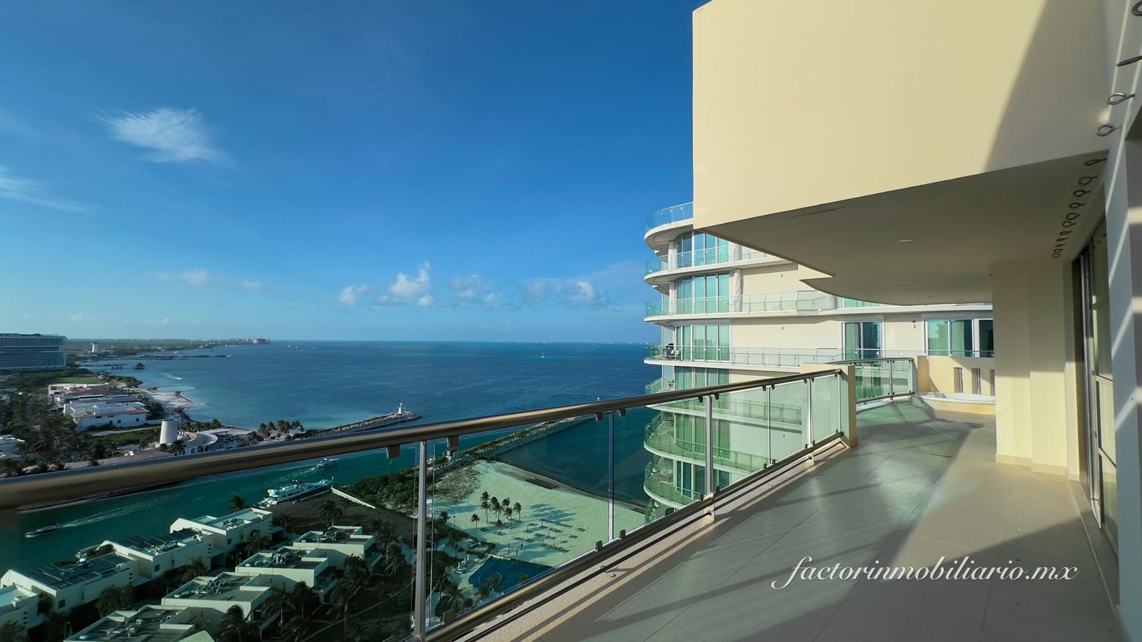 Departamento Novo Cancún en Puerto Cancún de 2 Recámaras en Venta Sin Muebles