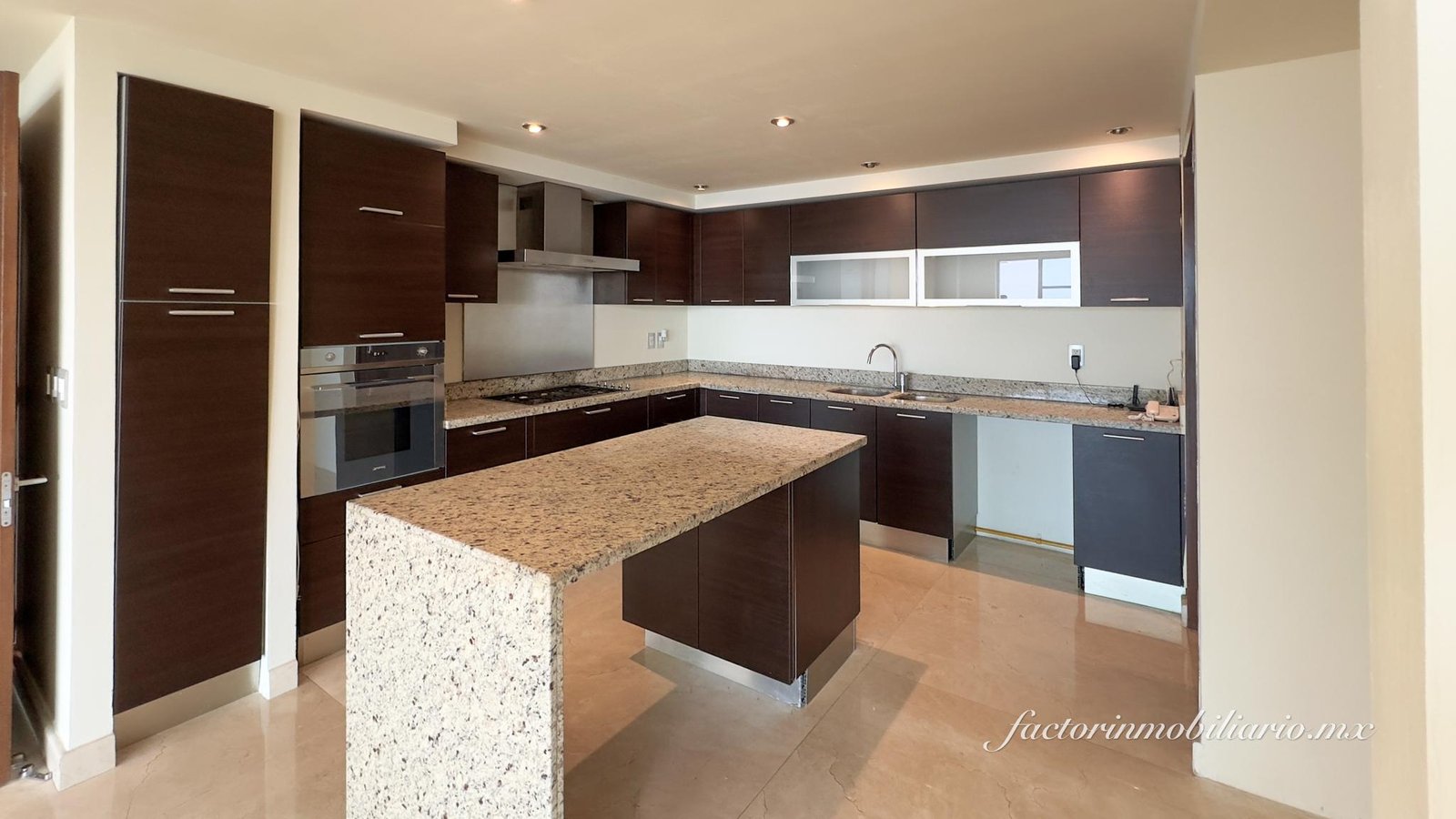 Departamento Novo Cancún en Puerto Cancún de 2 Recámaras en Renta Sin Muebles