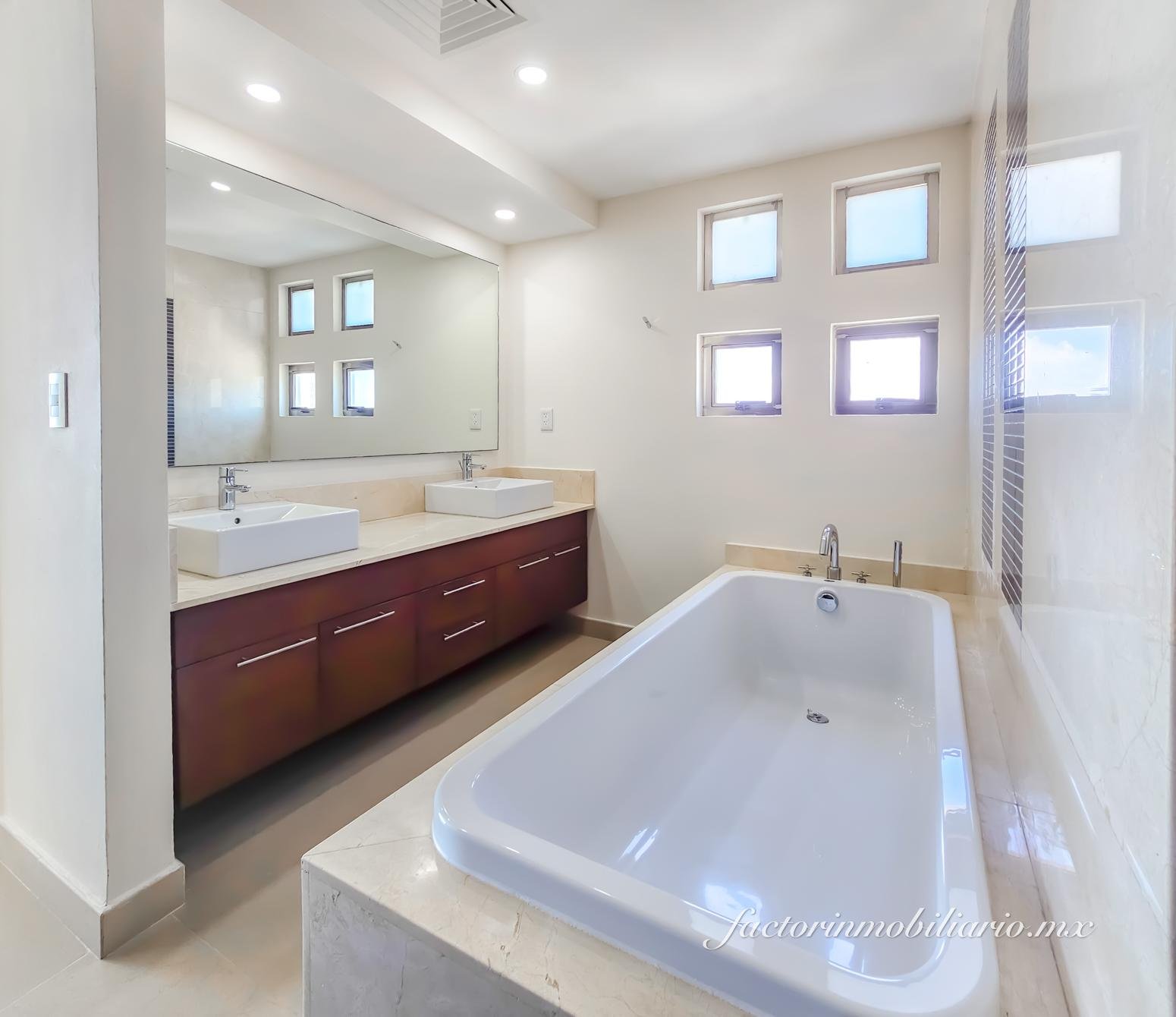 Departamento Novo Cancún de 3 recámaras de 263 m2 en Renta Amueblado o Sin Muebles