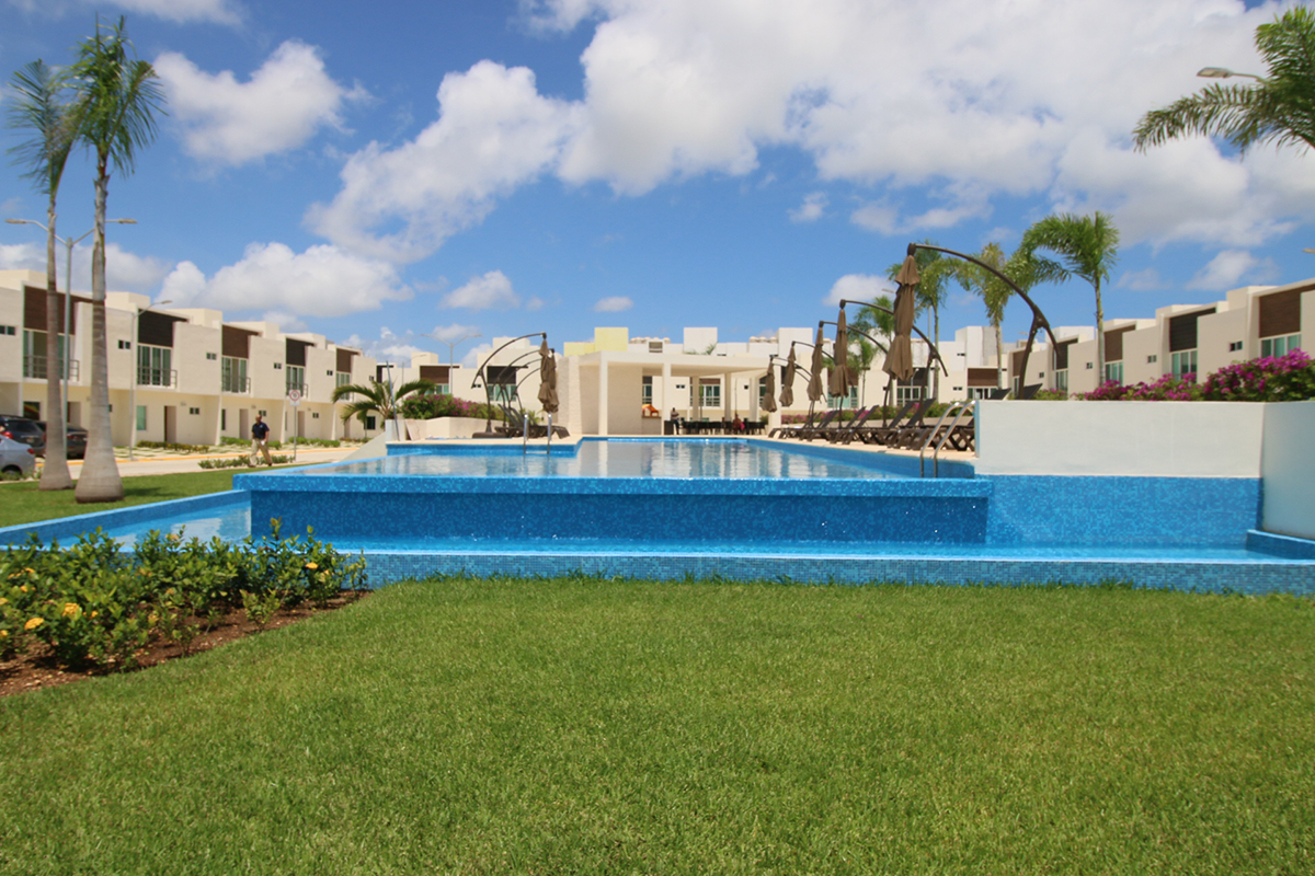 Casa en Venta en el Condominio York del Residencial Long Island en Av. Huayacán Cancún Centro