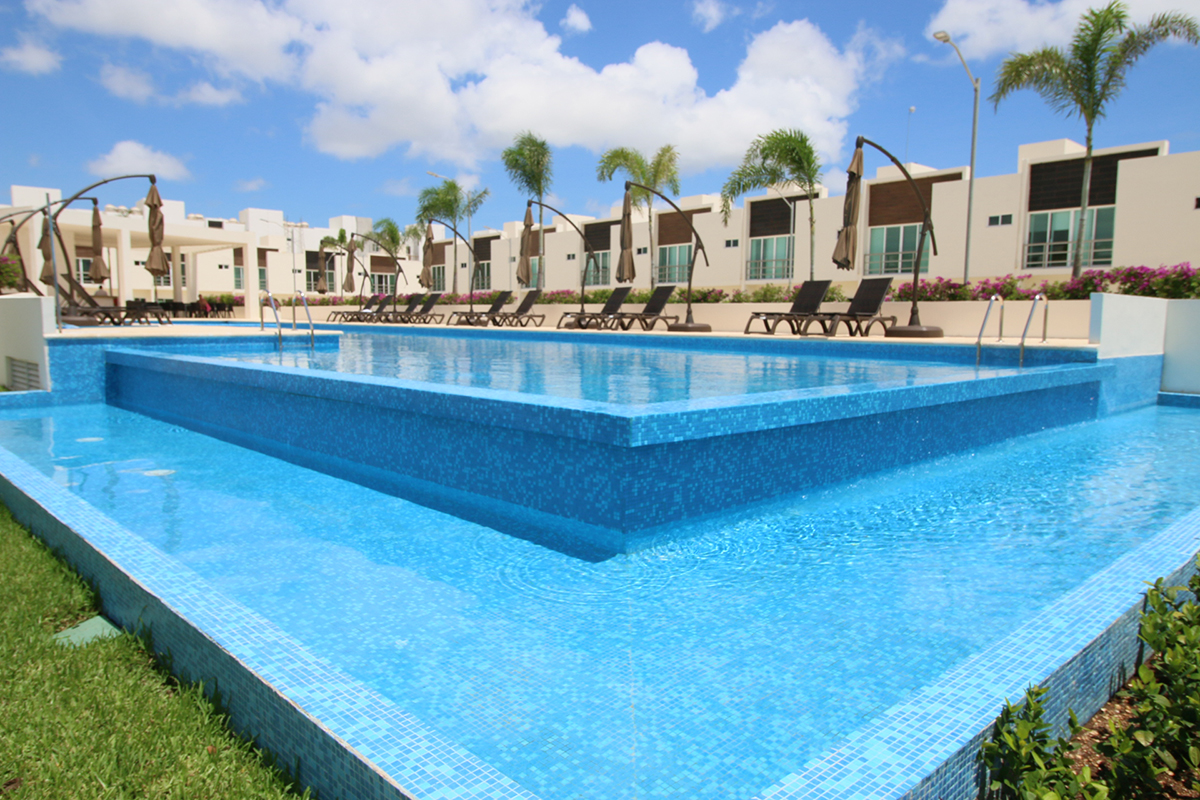 Casa en Venta en el Condominio York del Residencial Long Island en Av. Huayacán Cancún Centro