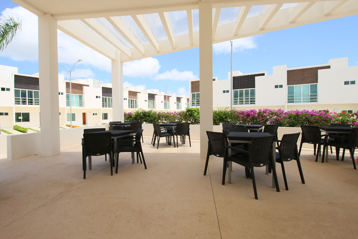 Casa en Venta en el Condominio York del Residencial Long Island en Av. Huayacán Cancún Centro