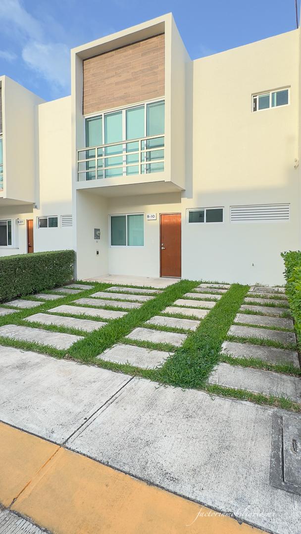 Casa en Venta en el Condominio York del Residencial Long Island en Av. Huayacán Cancún Centro