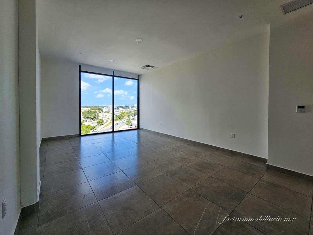 Oficina en Renta en Corner Center sobre Av. Huayacán