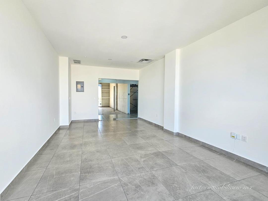 Oficina en Renta en Corner Center sobre Av. Huayacán