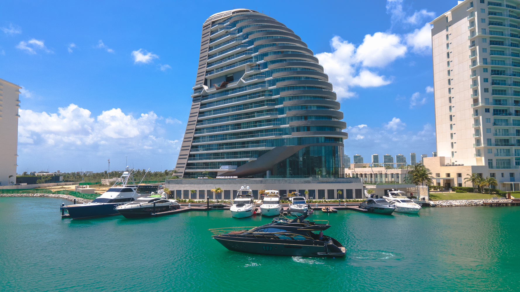 Shark Tower Puerto Cancún