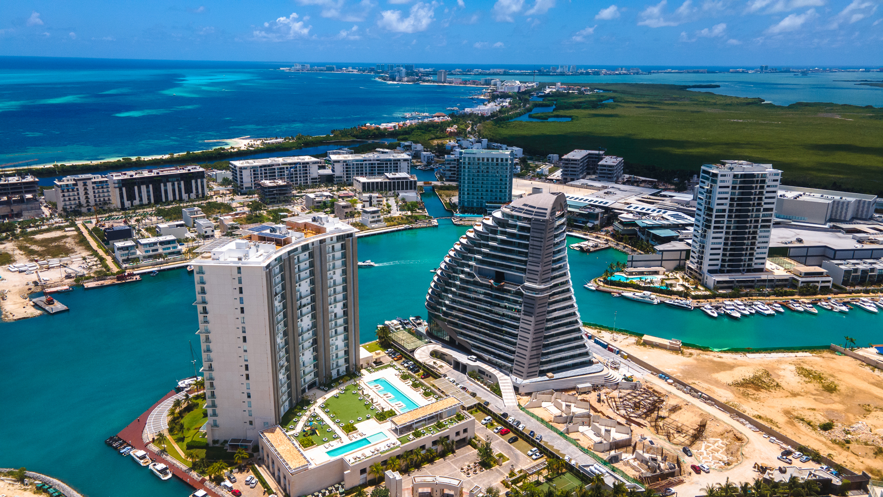 Shark Tower Puerto Cancún