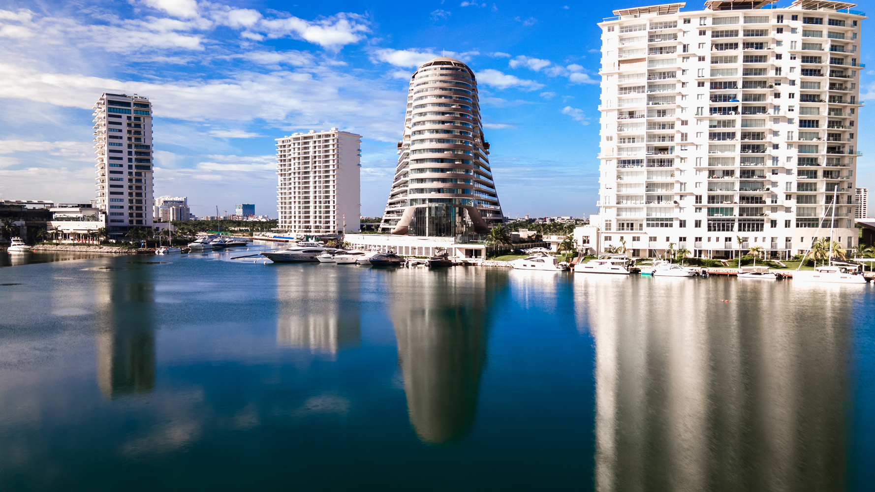 Shark Tower Puerto Cancún