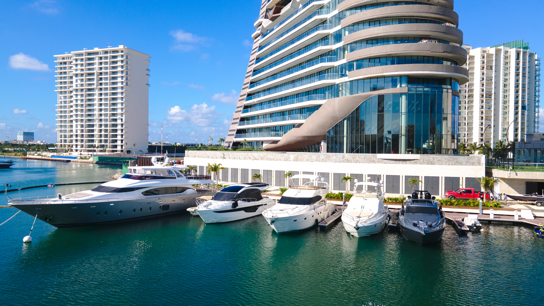 Shark Tower Puerto Cancún