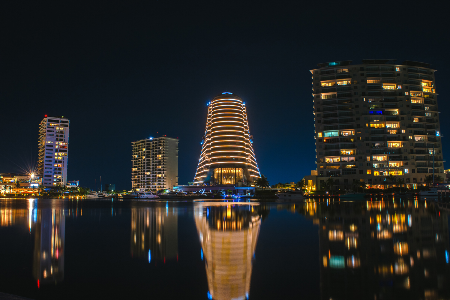 Shark Tower Puerto Cancún