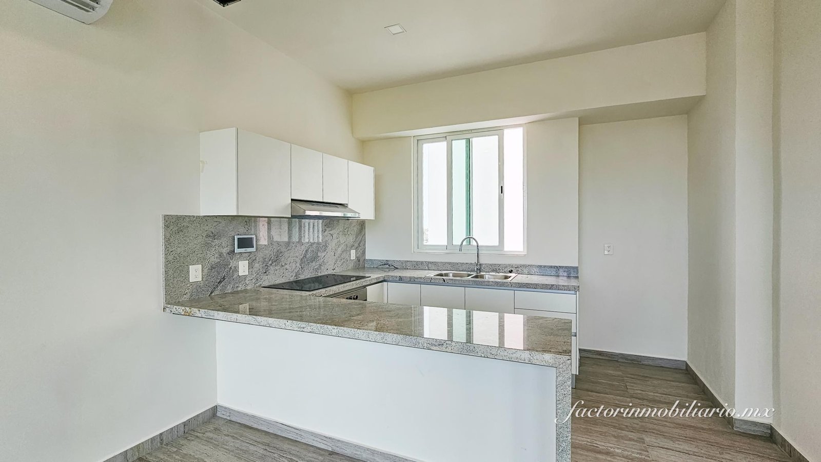 Pent House en Torre M frente a Puerto Cancún en Av Bonampak