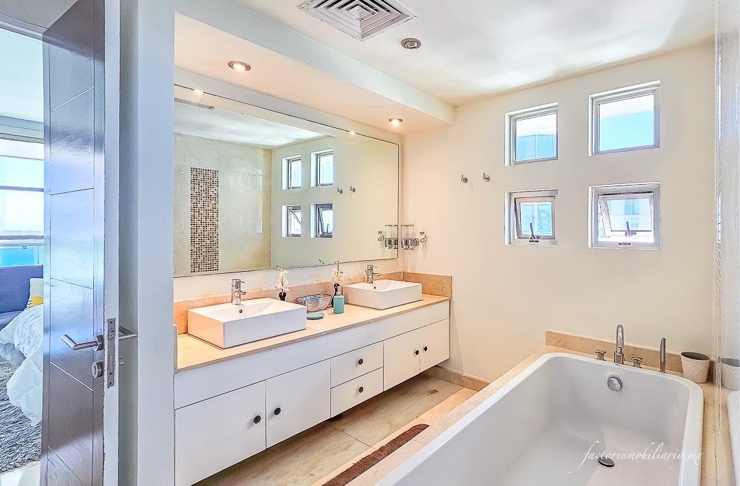 Departamento Novo Cancún en Puerto Cancún de 2 Recámaras Amueblado en Renta