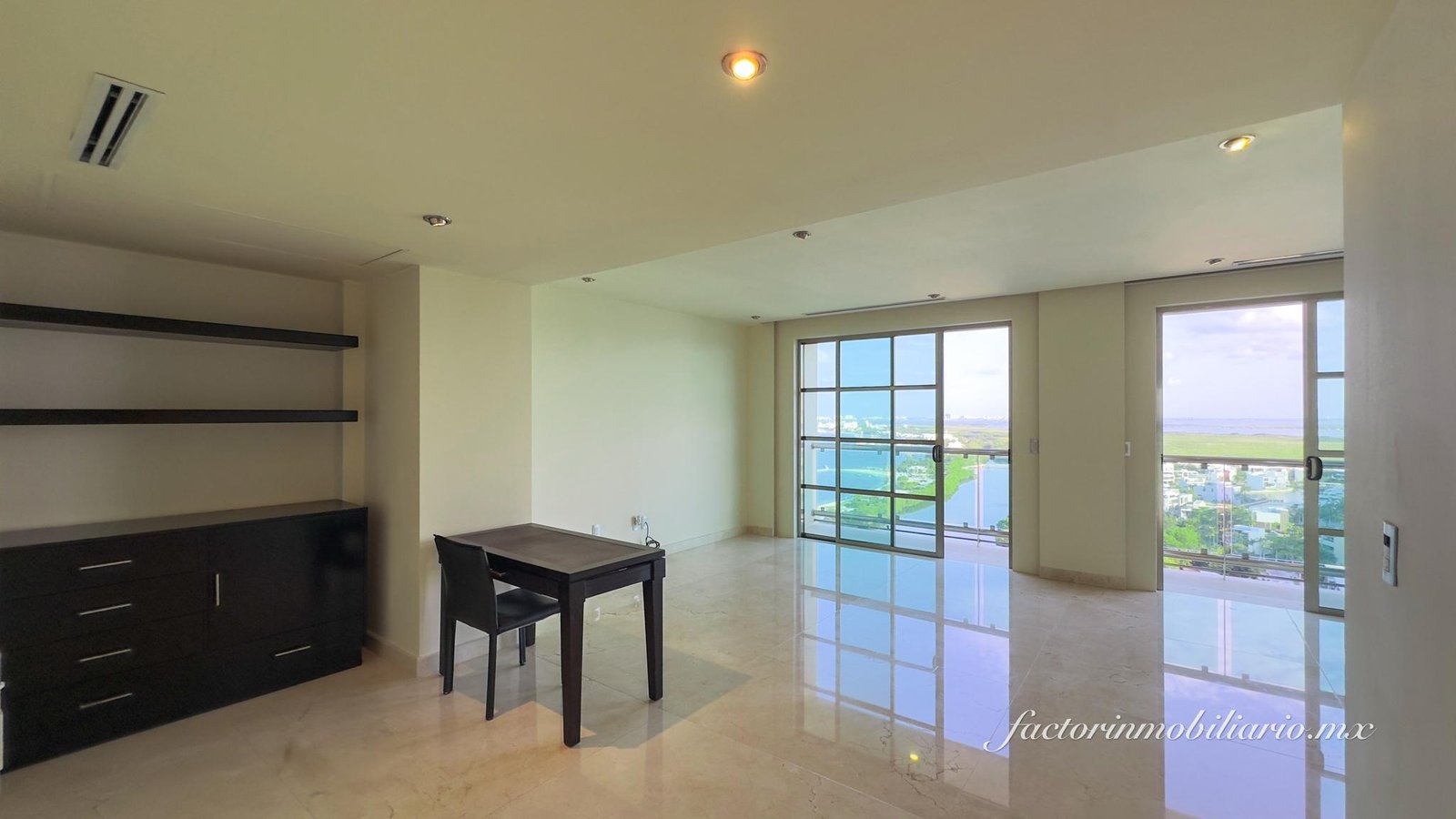 Departamento Novo Cancún en Puerto Cancún de 2 Recámaras en Venta Sin Muebles