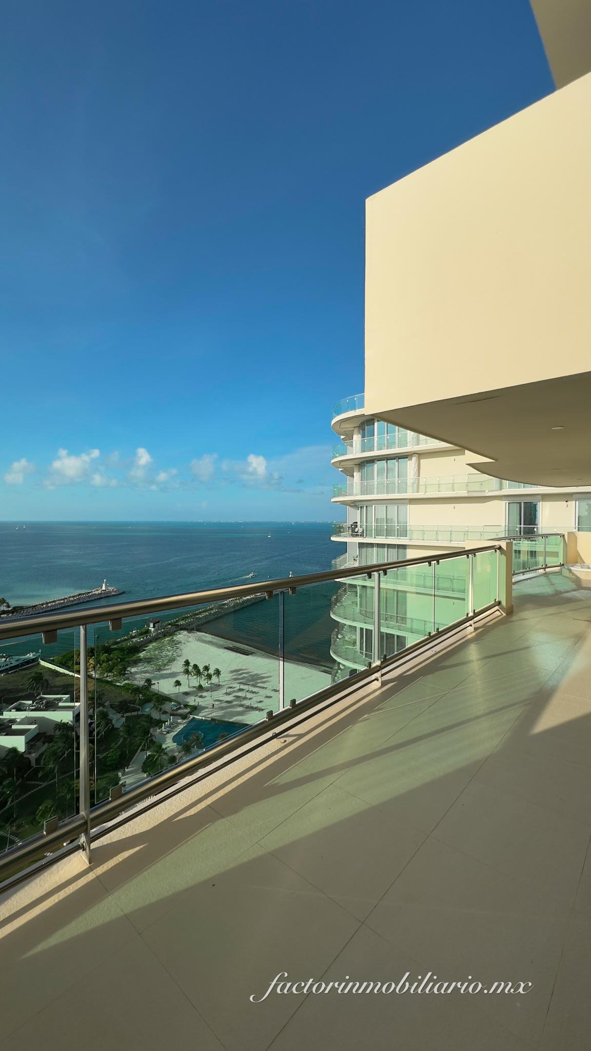 Departamento Novo Cancún en Puerto Cancún de 2 Recámaras en Venta Sin Muebles