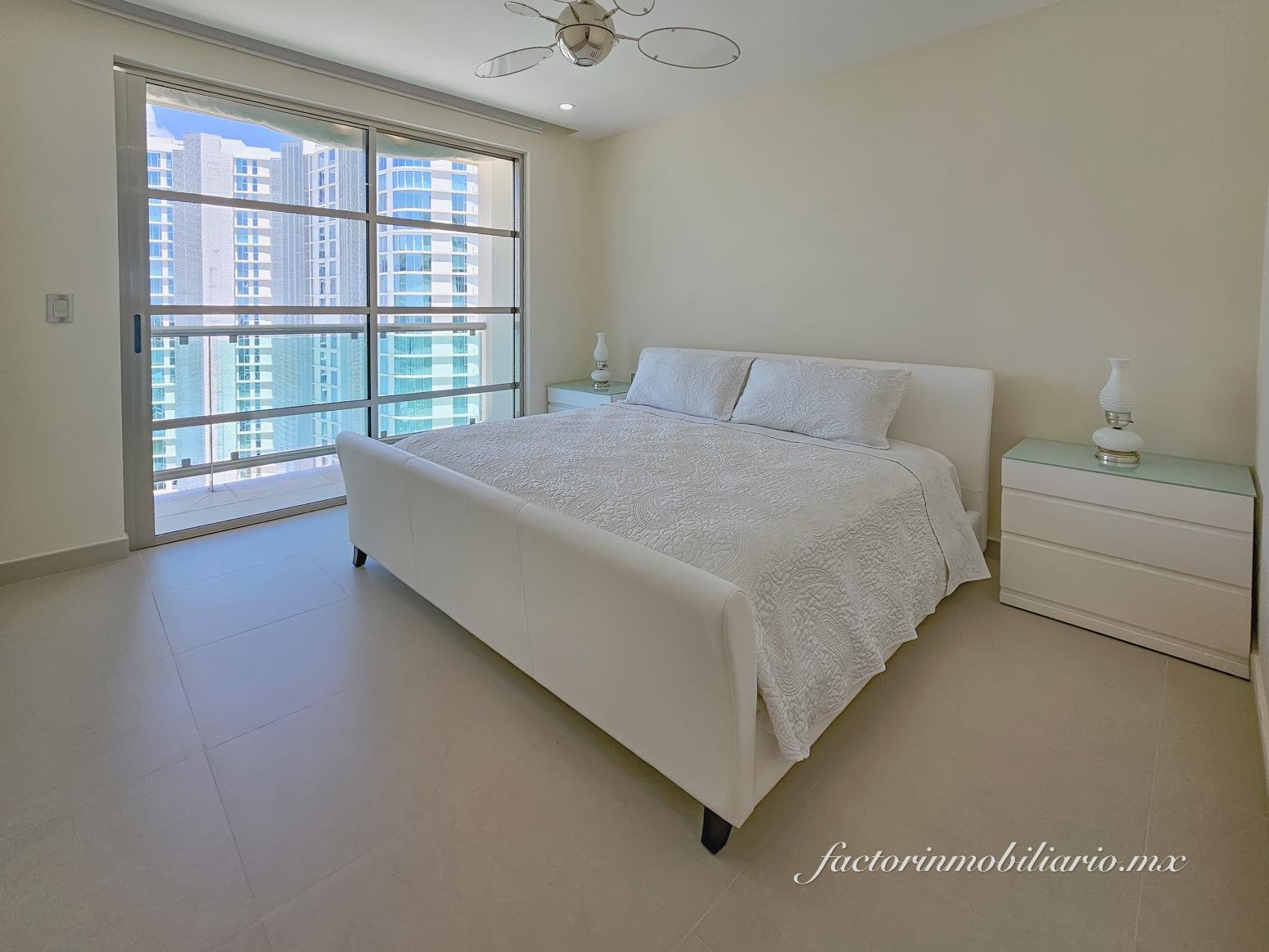 Departamento Novo Cancún de 3 recámaras de 263 m2 en Renta Amueblado