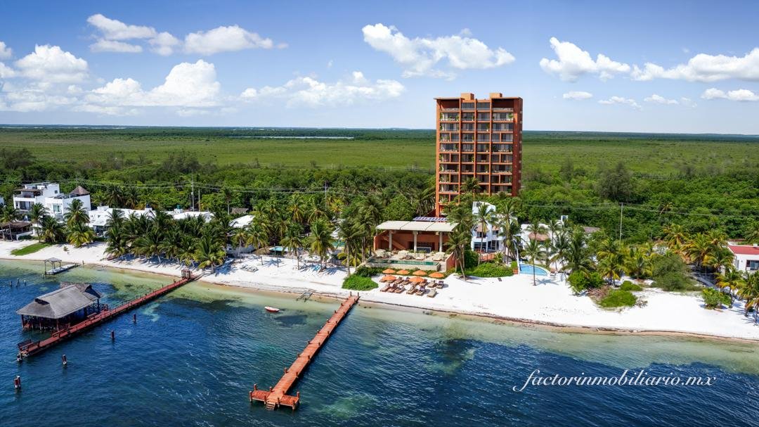 Mistral | Inversión y estilo frente al mar